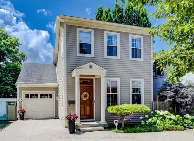 Detached at 33 Cherry Street, St. Catharines, ON L2R 5M5