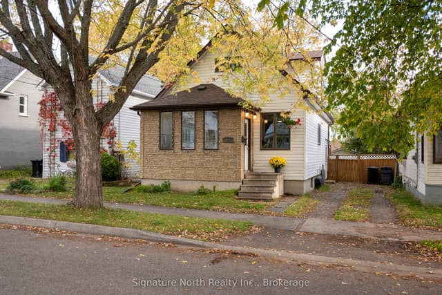 Detached at 17 Ontario Street W, Thunder Bay, ON P7B 3E8