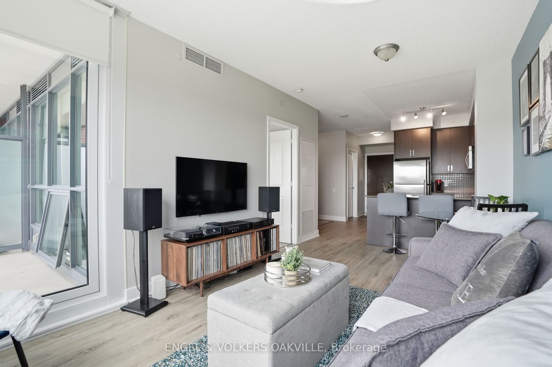 Suite 528 · Floor 5, Unit 528 · 7608 Yonge St