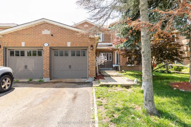 Detached at 2 Hook Court, Barrie, ON L4N 7H7