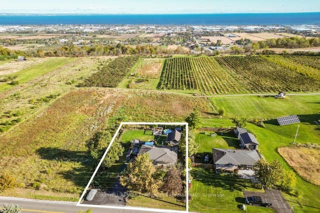 Detached at 919 Ridge Road, Hamilton, ON L8J 2Y4