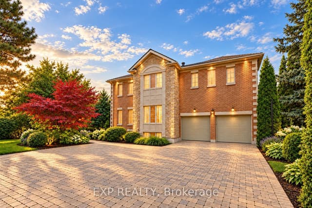 Detached at 2 Shallmar Gardens, Richmond Hill, ON L4B 3G4