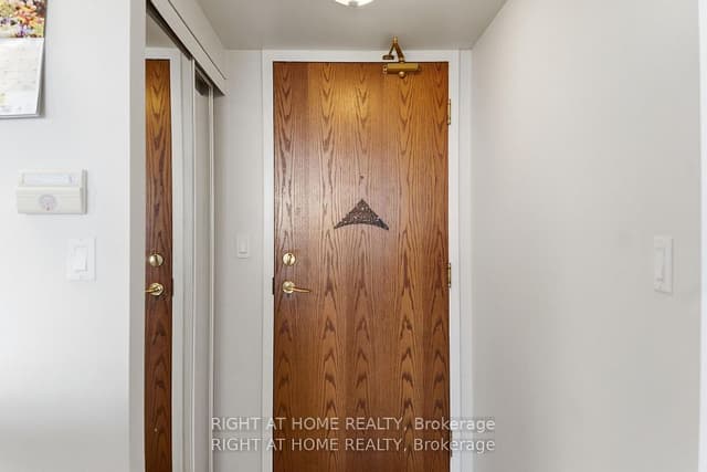 Condo Apartment at 4879 KIMBERMOUNT Avenue 607, Mississauga, ON L5B 0H8
