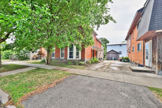 Triplex at 158 Lake Street, St. Catharines, ON L2R 5Y7