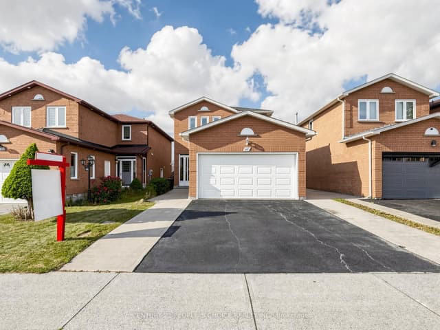 Detached at 1125 Ivandale Drive, Mississauga, ON L5V 1A9