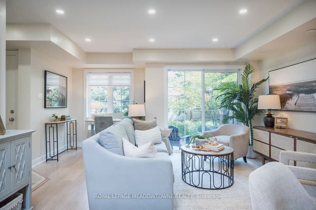 Condo Townhouse at 2563 Sixth Line 15, Oakville, ON L6H 0H7