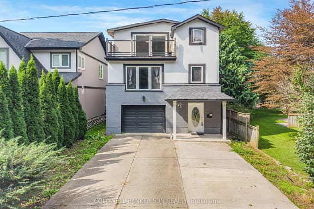 Detached at 37 1/2 Cumberland Street, St. Catharines, ON L2M 1E4