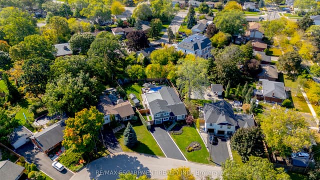 Duplex at 296 Kent Crescent, Burlington, ON L7L 4T1
