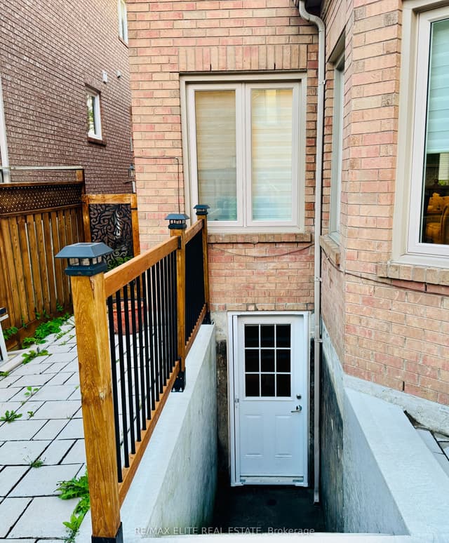 Detached at 169 Larratt Lane BASEMENT, Richmond Hill, ON L4C 0E8