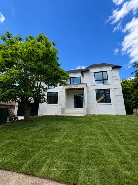 Detached at 483 Selsey Drive, Mississauga, ON L5A 1B7