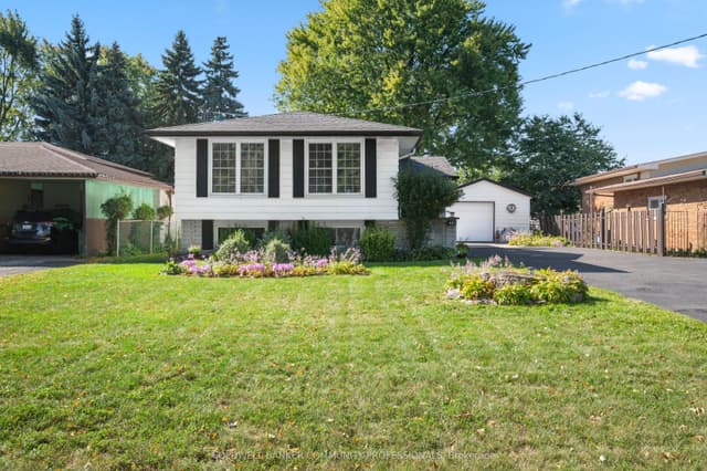 Detached at 401 Mohawk Road W, Hamilton, ON L9C 1W5