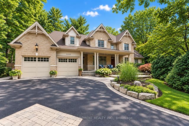 Detached at 2209 Pineneedle Row, Mississauga, ON L5C 1V4