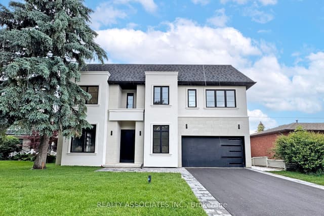 Detached at 32 Cossar Avenue, Aurora, ON L4G 3N8