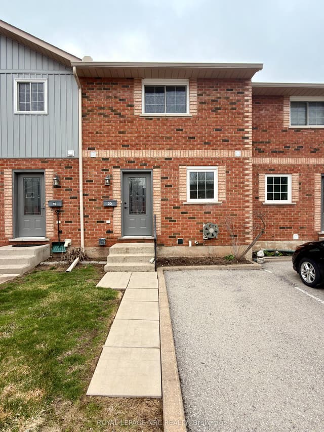 Condo Townhouse at 110 Silvan Drive 20, Welland, ON L3C 6Z5