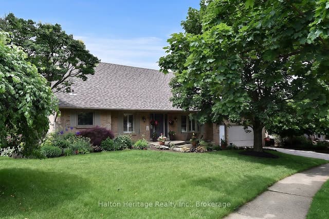 Detached at 34 Howard Boulevard, Hamilton, ON L8B 0G3