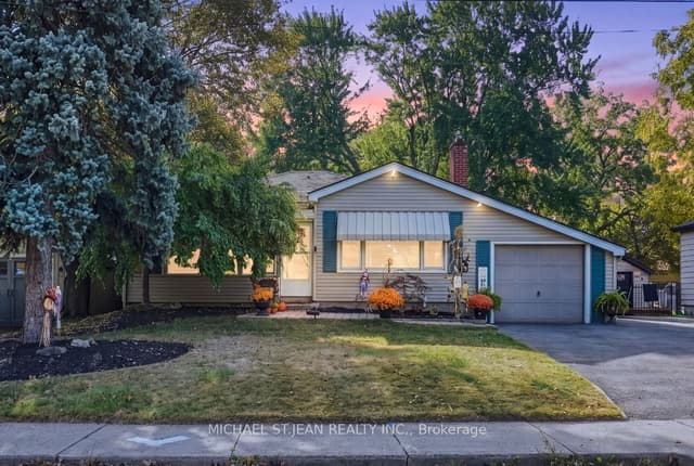 Detached at 36 Pottruff Road, Hamilton, ON L8H 2M1