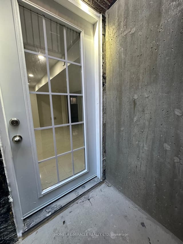 Detached at 20 Arran Crescent, Vaughan, ON L4L 1G5