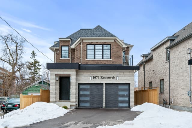 Detached at 1076 Roosevelt Road, Mississauga, ON L5G 3Y8
