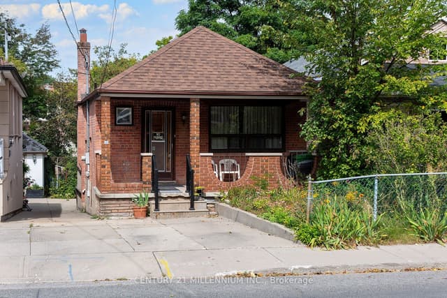 Detached at 16 Rochdale Avenue, Toronto, ON M6E 1X2, Toronto W03