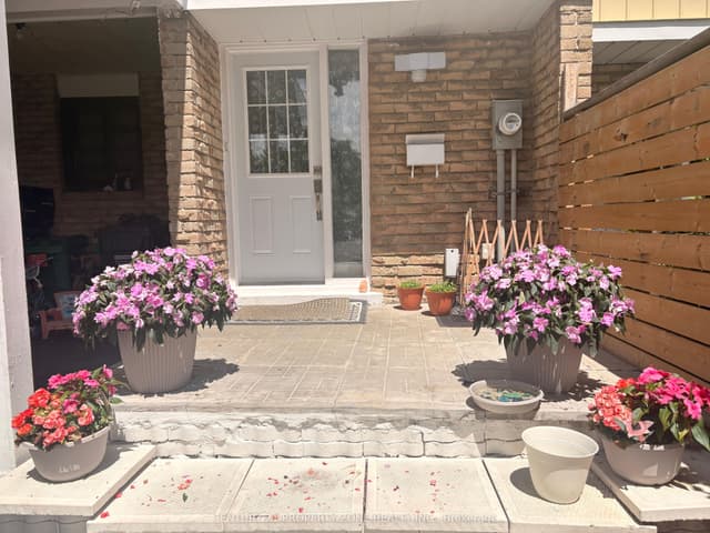 Att/Row/Townhouse at 244 Royal Salisbury Way, Brampton, ON L6V 3H4