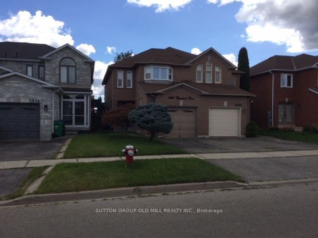 Semi-Detached at 3926 Beechnut Row, Mississauga, ON L5N 6X3