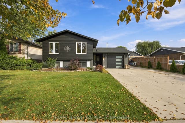 Detached at 26 PINEHURST Drive, Welland, ON L3C 3J1