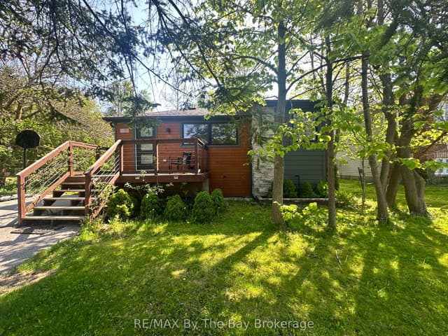 Detached at 15 61st Street S, Wasaga Beach, ON L9Z 1W1