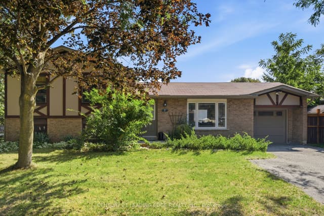 Detached at 7 DAWSON Street, Whitby, ON L1N 6B3
