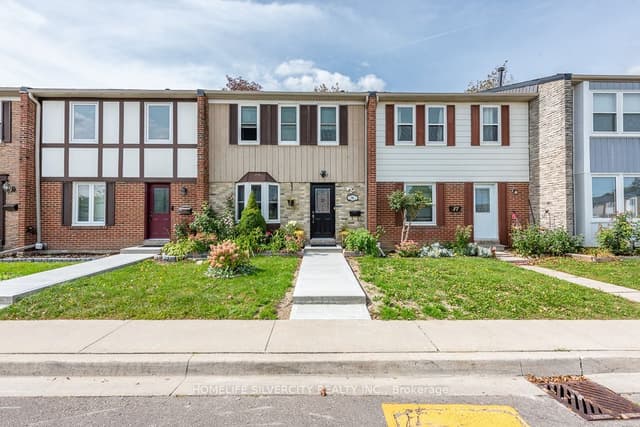 Condo Townhouse at 900 Central Park Drive 36, Brampton, ON L6S 3J6