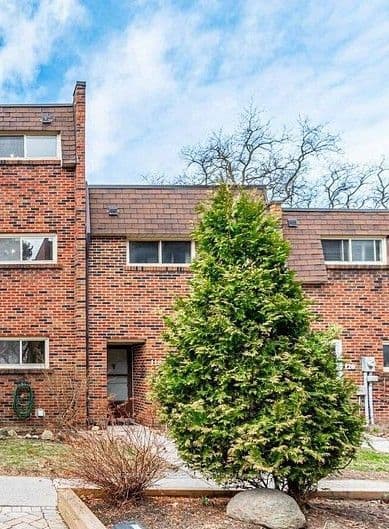 Suite 3, Unit 3 · 118 Wales Ave