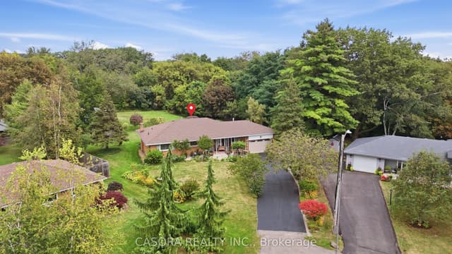 Detached at 4 Kew Court, Hamilton, ON L9H 5E1