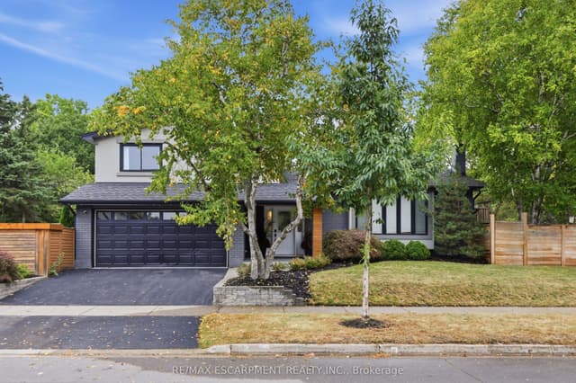 Detached at 134 Fairwood Place W, Burlington, ON L7T 4B6