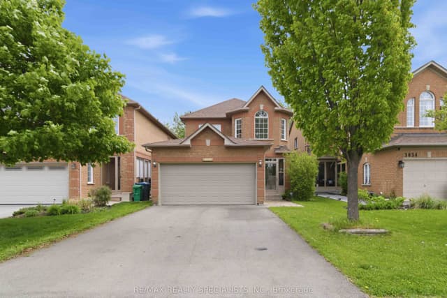 Detached at 3850 Forest Bluff Crescent, Mississauga, ON L5N 7V1
