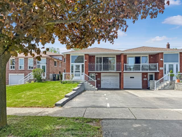 Semi-Detached at 3485 Oakglade Crescent, Mississauga, ON L5C 1X4