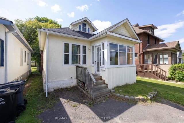 Detached at 521 Vickers Street S, Thunder Bay, ON P7E 1K1