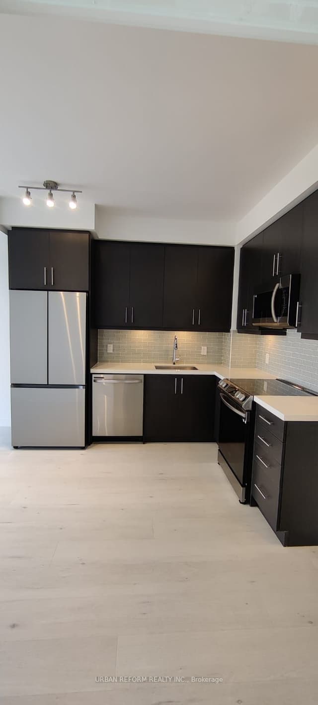 Condo Apartment at 95 Oneida Crescent 801, Richmond Hill, ON L4B 0H5