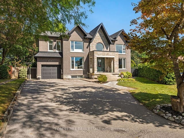 Detached at 2041 Stewart Crescent, Mississauga, ON L4Y 1C4