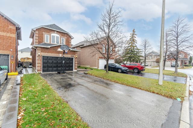 Detached at 3727 Althorpe Circle, Mississauga, ON L5N 7G5