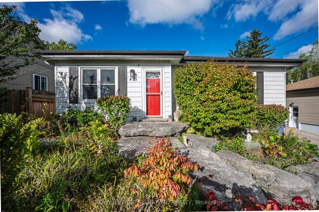 Detached at 43 Lake Avenue N, Hamilton, ON L8E 1L2