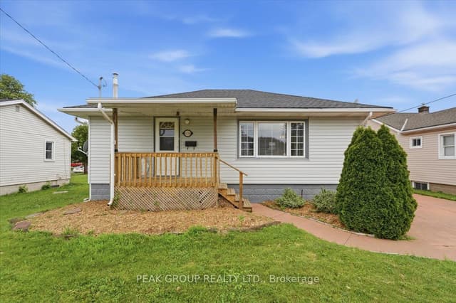 Detached at 6233 Montrose Road, Niagara Falls, ON L2H 1L5