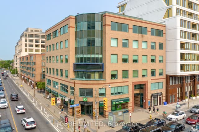 Office at 165 Avenue Road 200, Toronto, ON M5R 3S4, Toronto C02