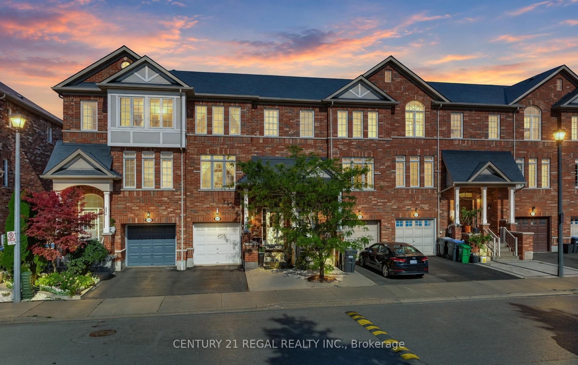 347 Aspendale Crescent in L5W