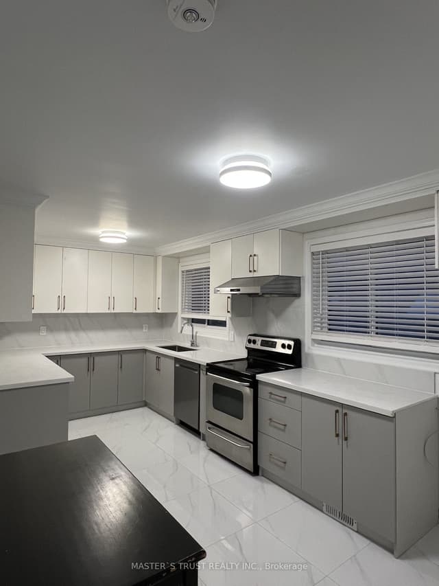 Detached at 139 Amberjack Boulevard Main, Toronto, ON M1H 2K1, Toronto E09