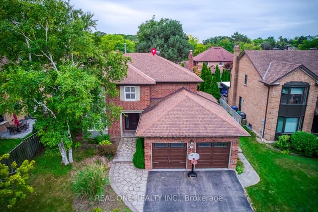 Detached at 3944 Glamis Court, Mississauga, ON L5L 3N5