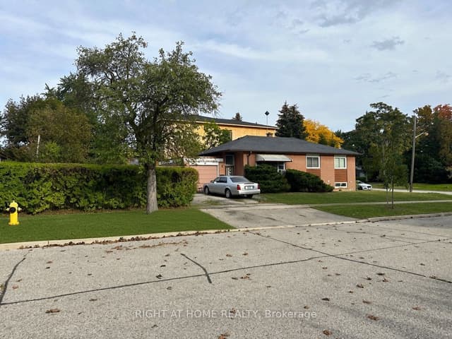Detached at 19 Upminster Crescent, Toronto, ON M9B 5W1, Toronto W08