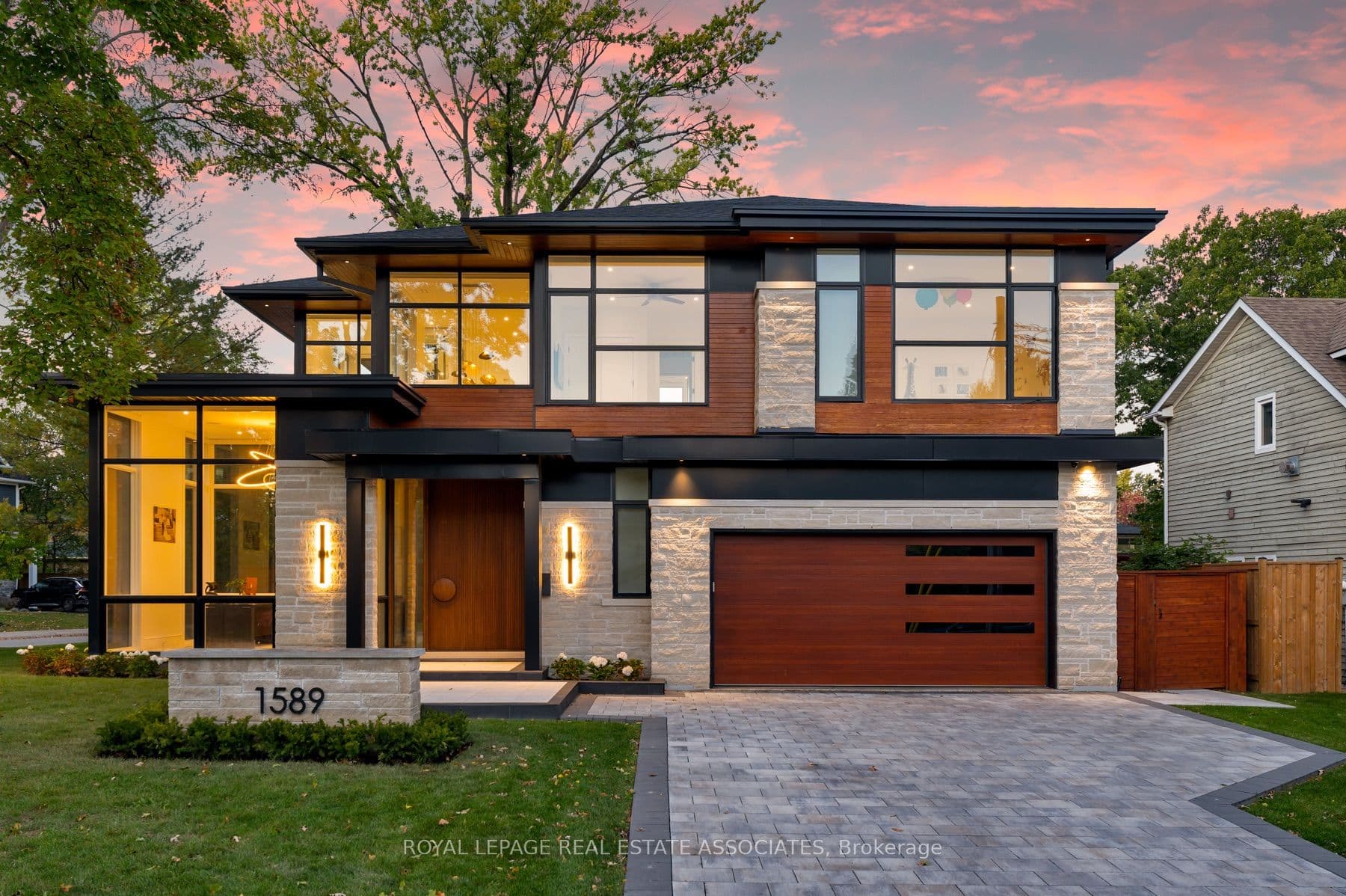1589 Glenhill Cres