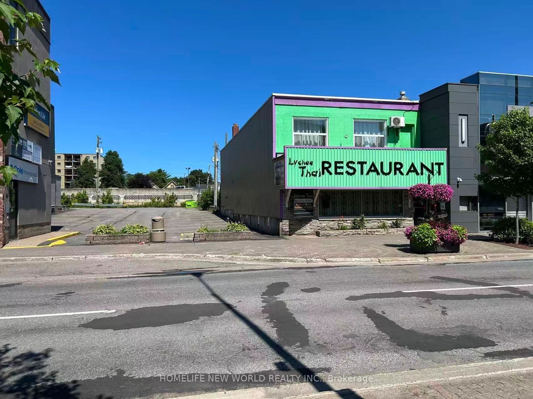 280 Queen St E