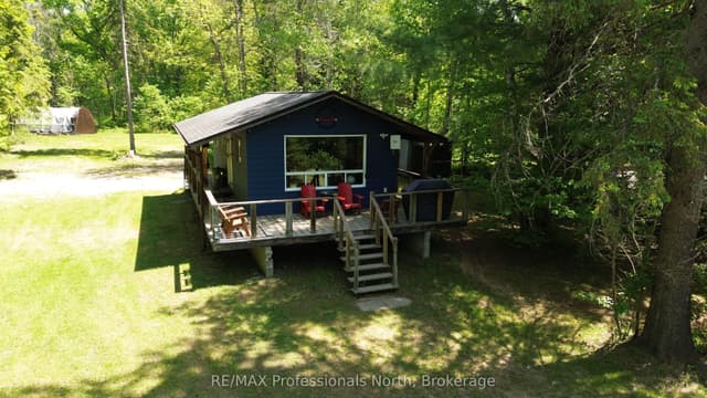 Detached at 38 ROBERT Road W, Huntsville, ON P1H 2J4