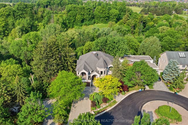 Detached at 217 Garden Avenue, Richmond Hill, ON L4C 6L8