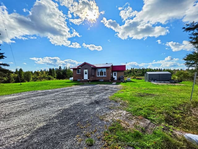 Detached at PT LT 4 CON 5 Newmarket TWP, 11 Highway, Iroquois Falls, ON P0N 1J0